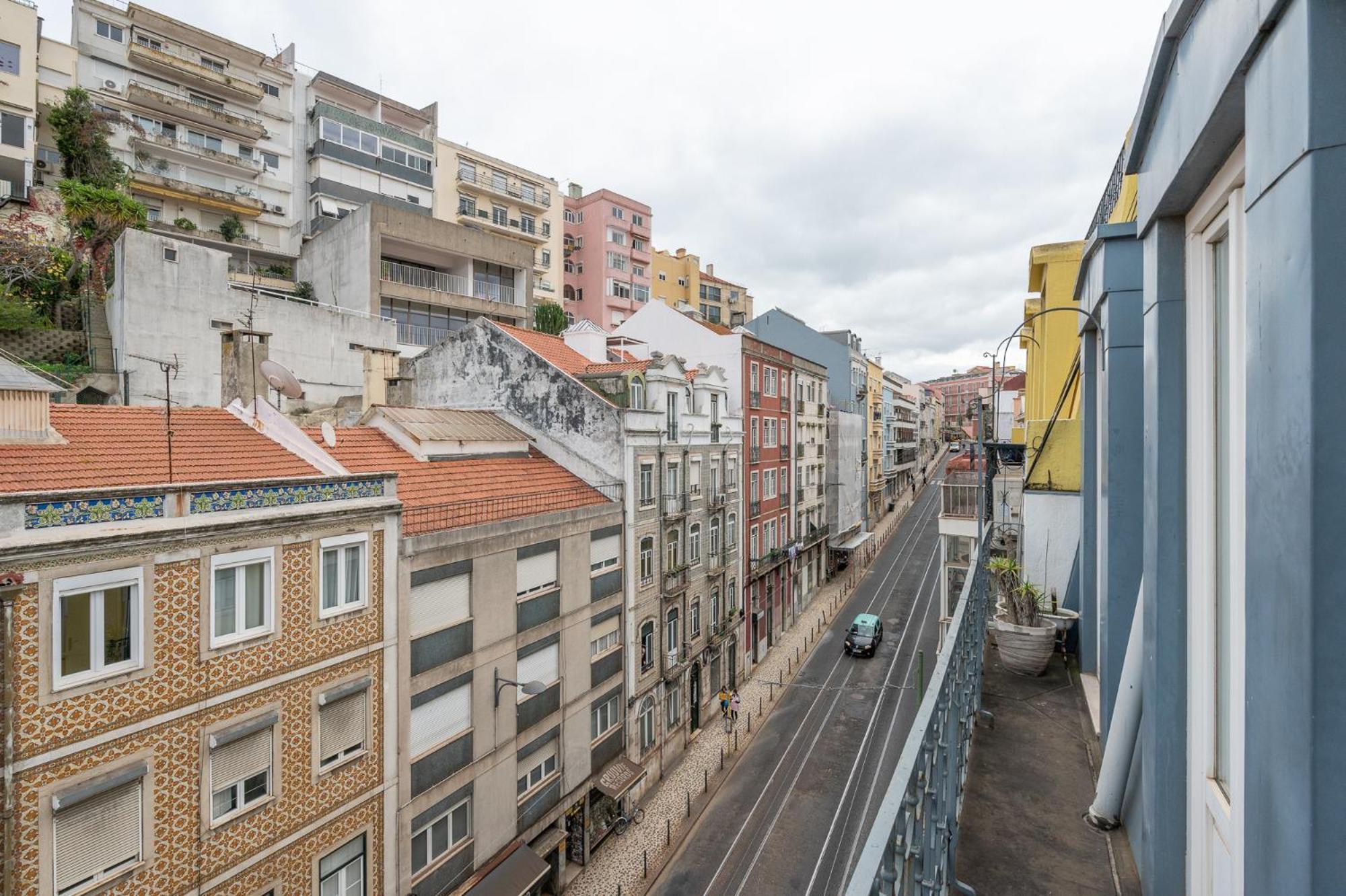 Bmyguest - 28 Tram Central *